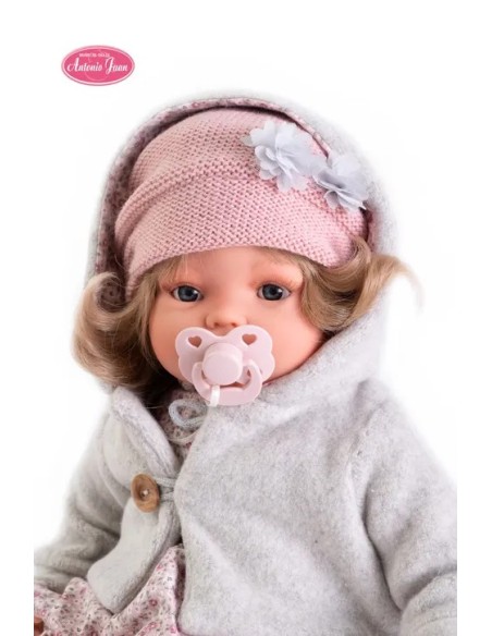 Antonio Juan Beni Lagrimitas con abrigo de invierno